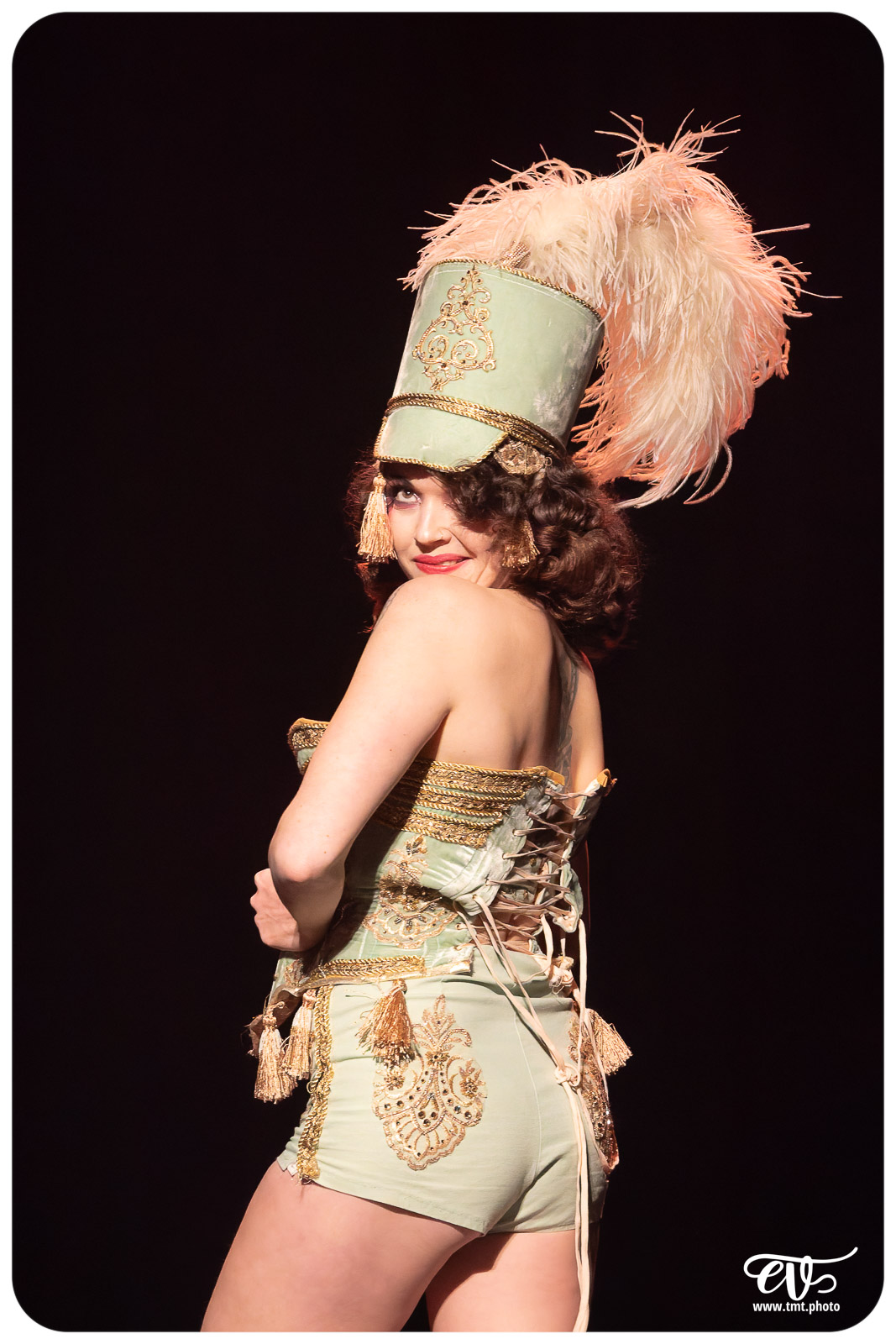 CABARET CANAILLE (LE BURLESQUE KLUB)